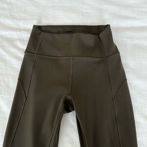 Lululemon size 4 hunter green leggings